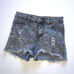 • High waisted shorts •